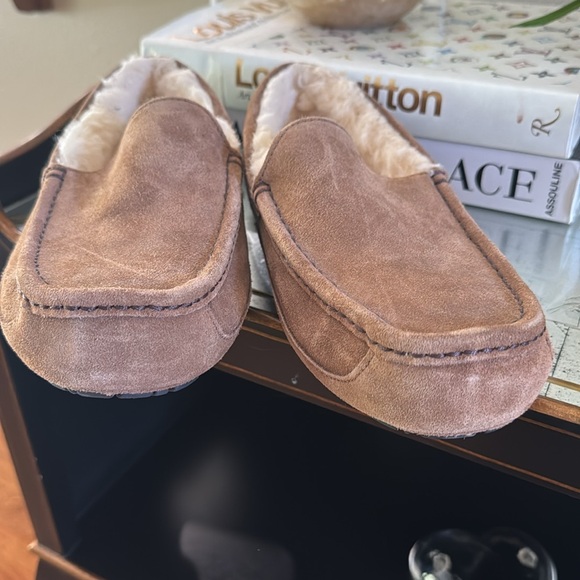 UGG Brown Loafers Cozy Slip-On Shoes
Very good condition
Please see pictures - Picture 3 of 6